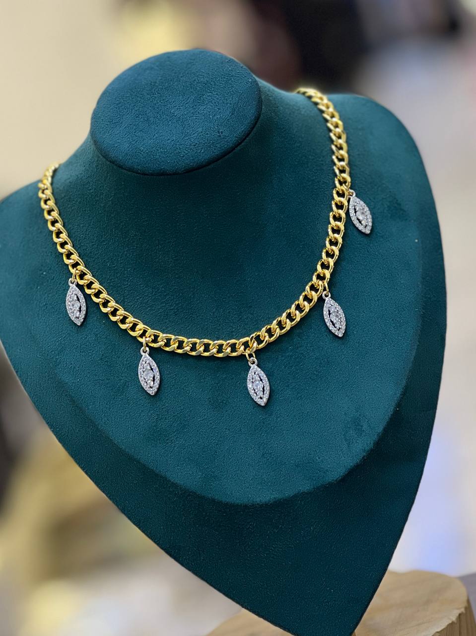 Dazzling drops necklace