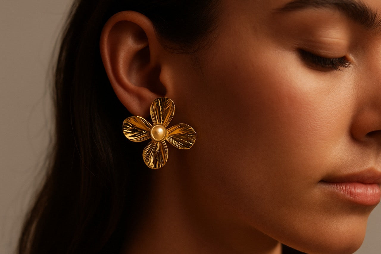Pearl flower earring