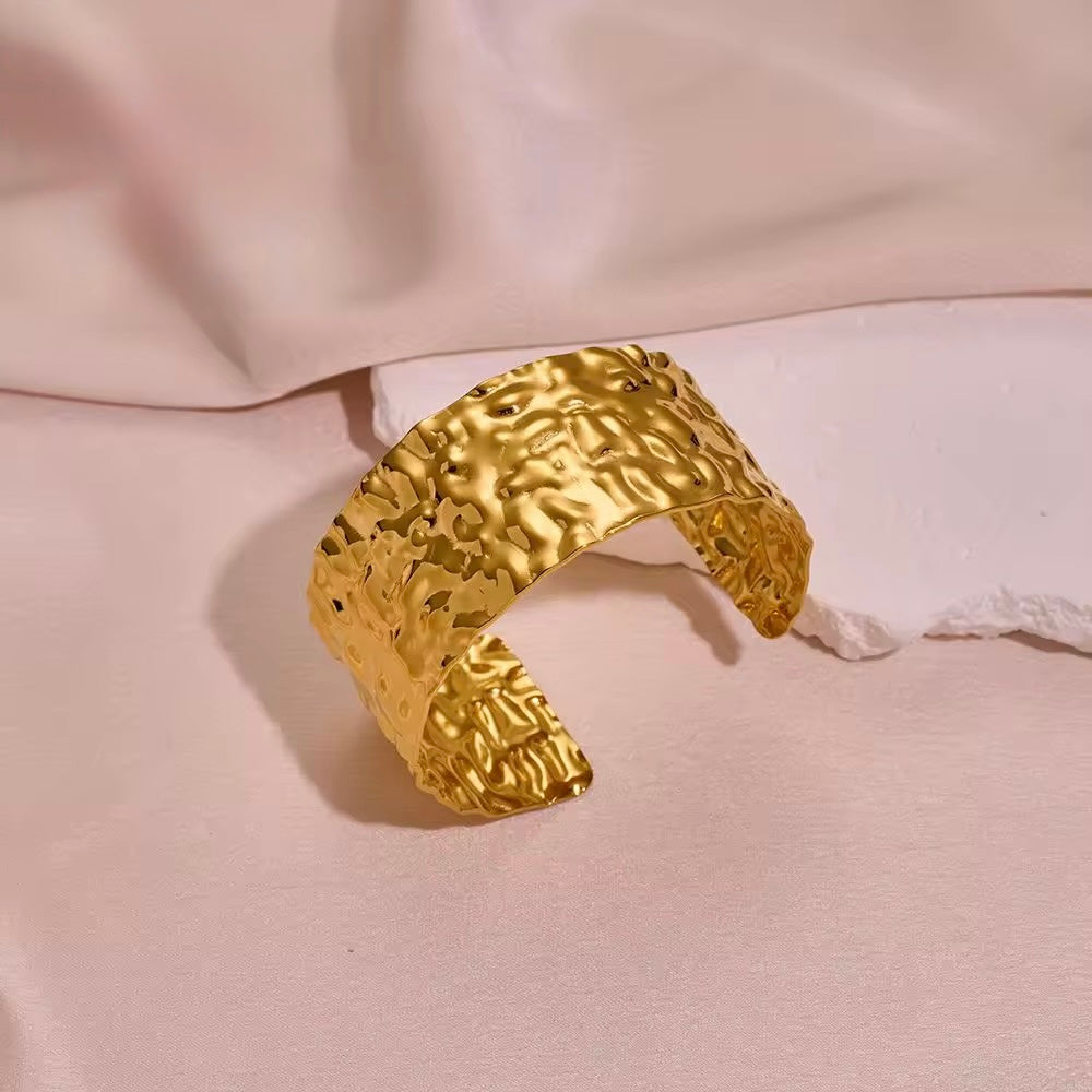 Bold bangle