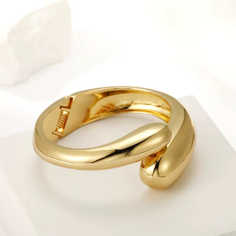 Hug bangle