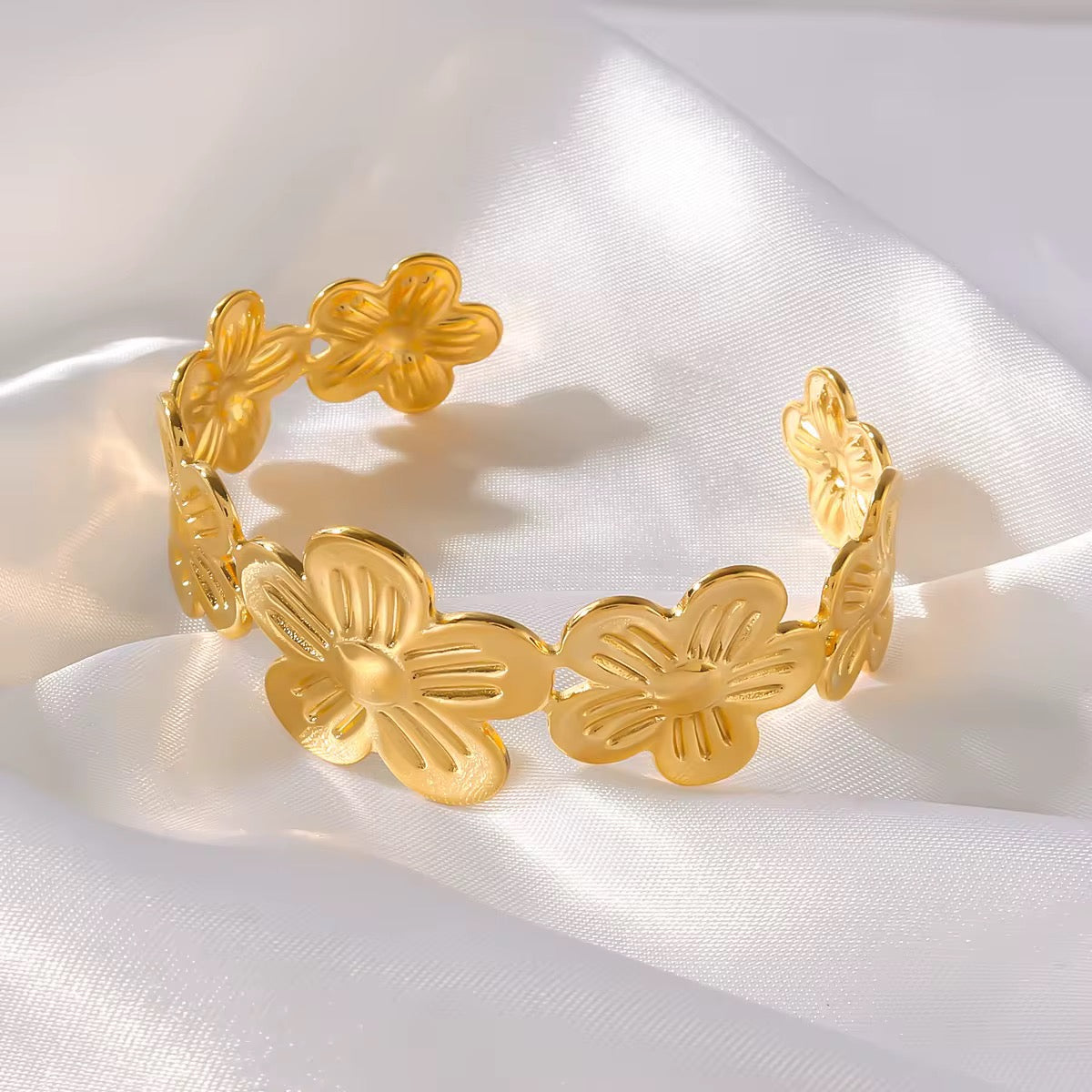 Flower bangle