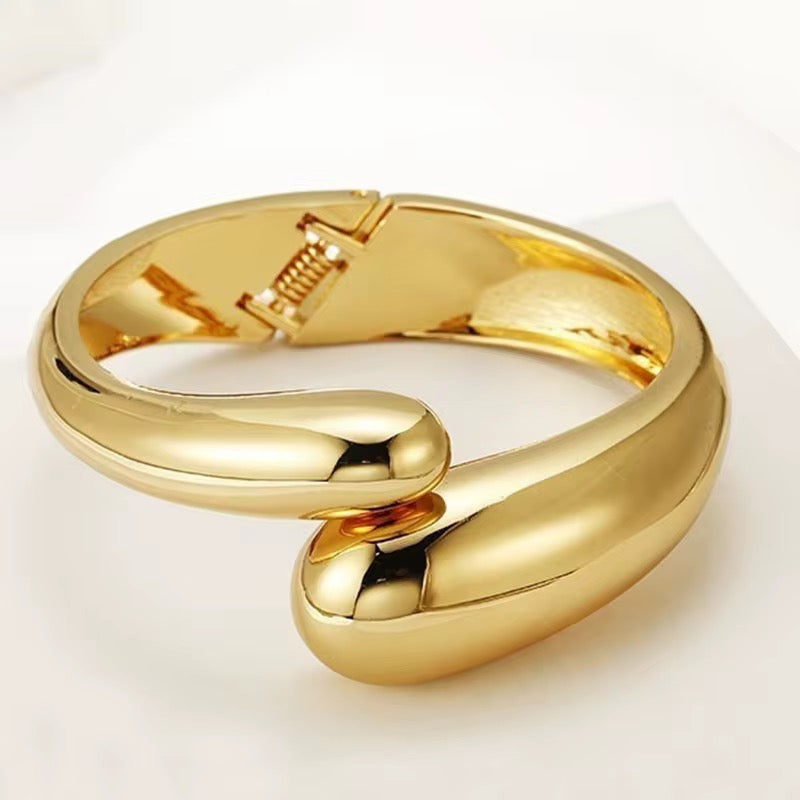 Hug bangle