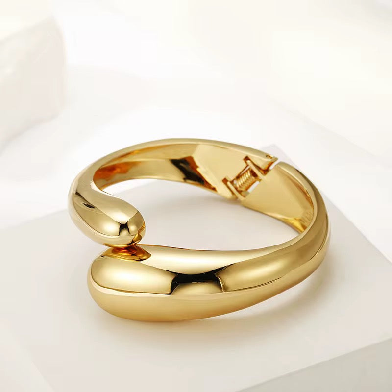 Hug bangle