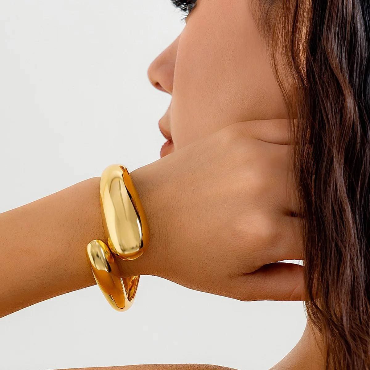 Hug bangle