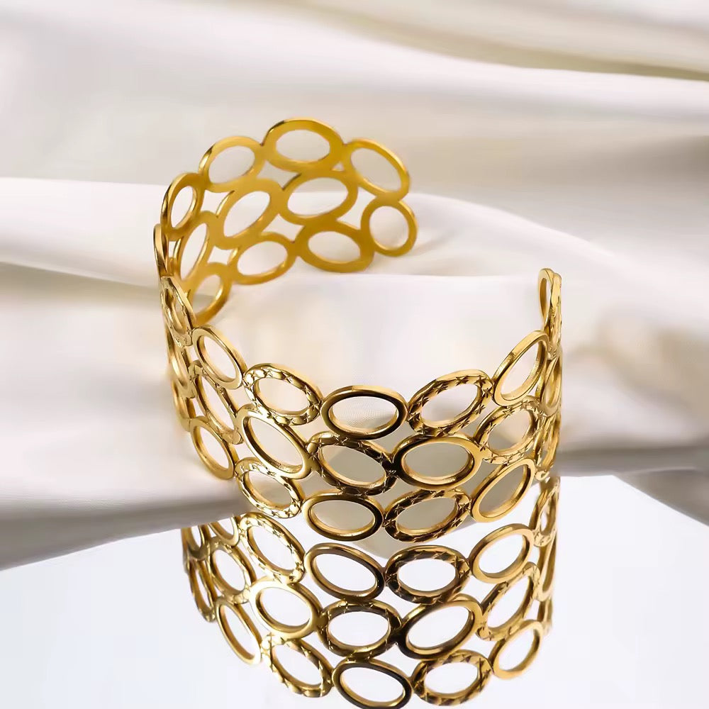 Diamond texture bangle