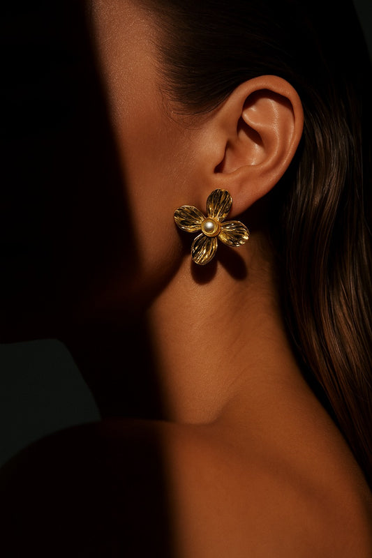 Pearl flower earring
