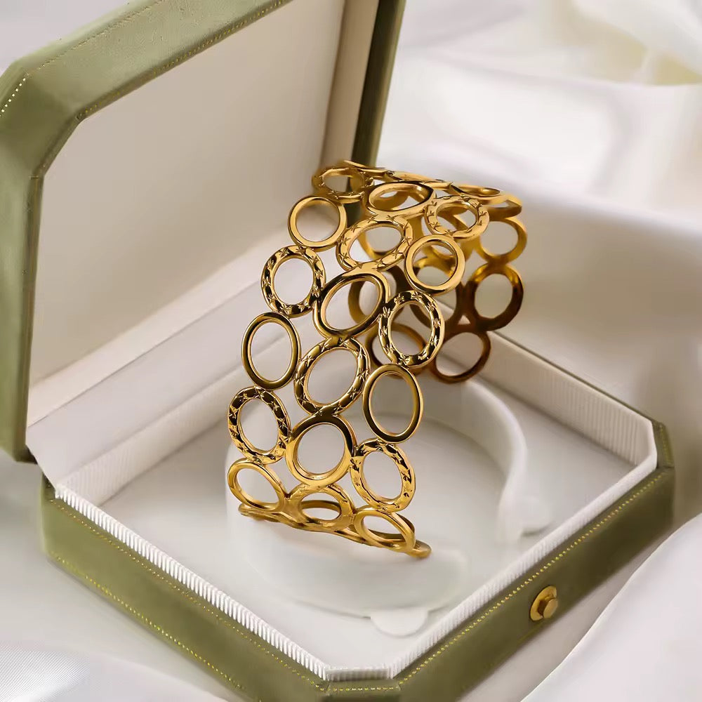 Diamond texture bangle