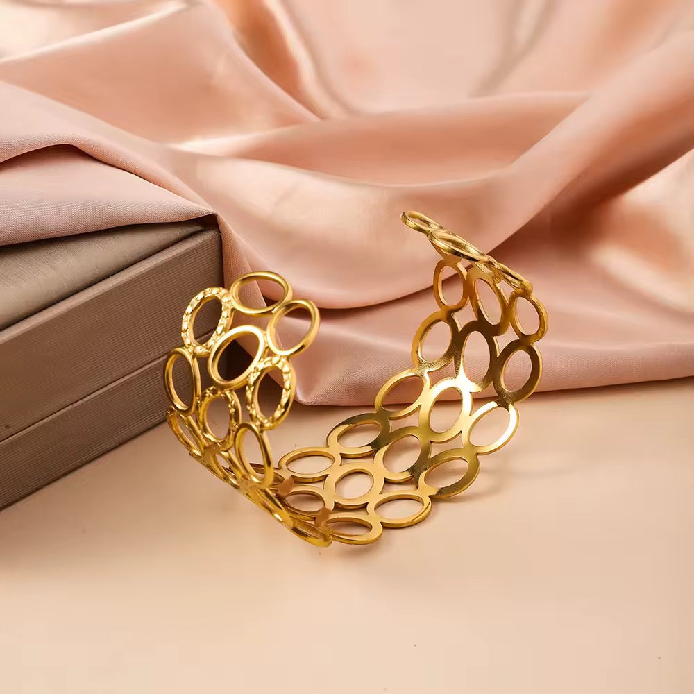 Diamond texture bangle