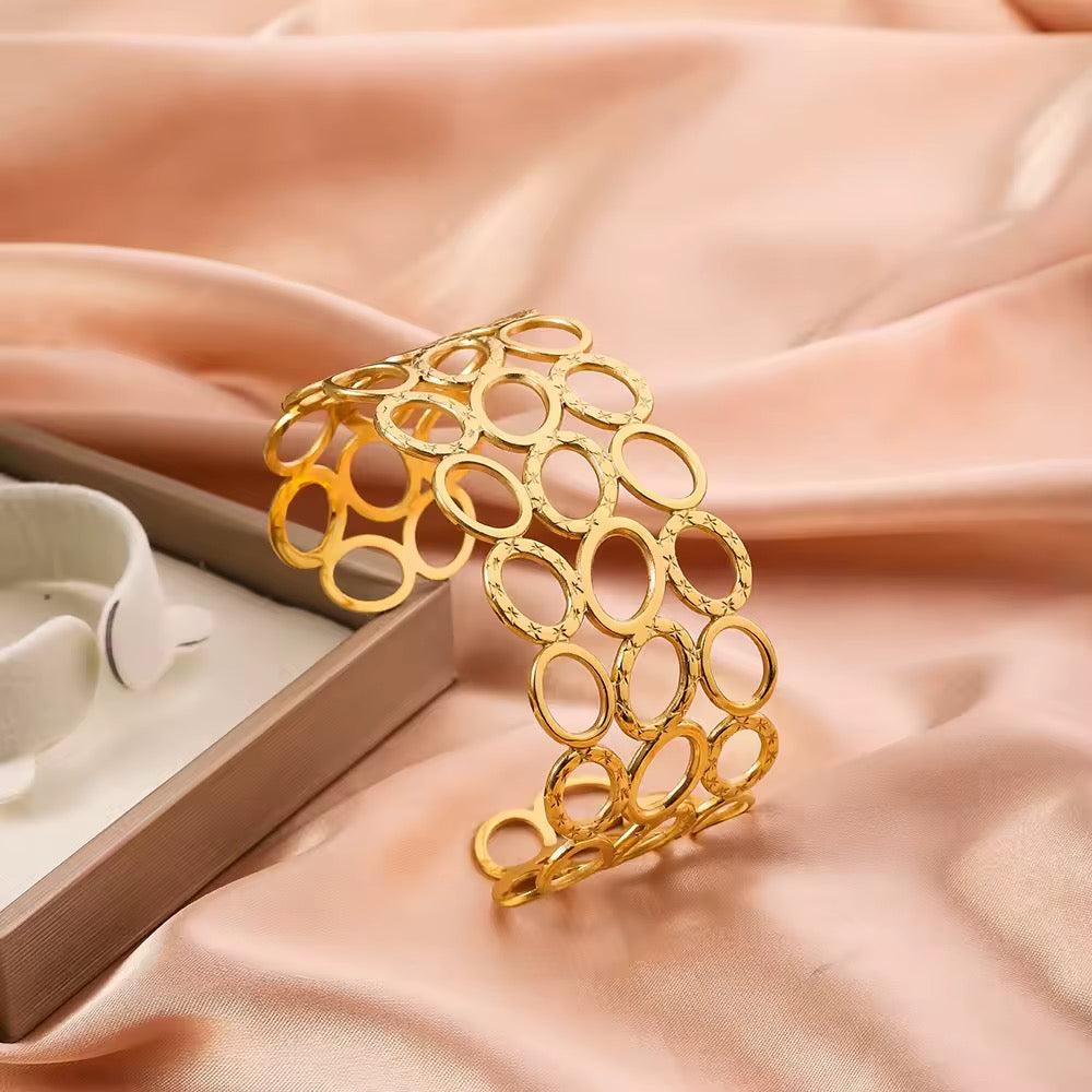 Diamond texture bangle