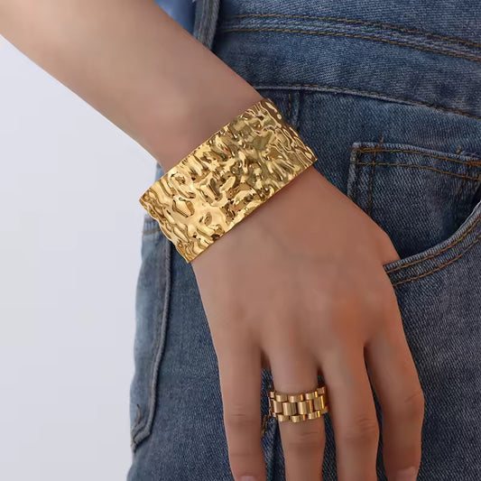 Bold bangle